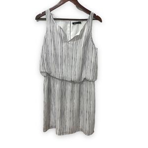 Reitmans sleeveless white with black pinstripes elastic waist size medium